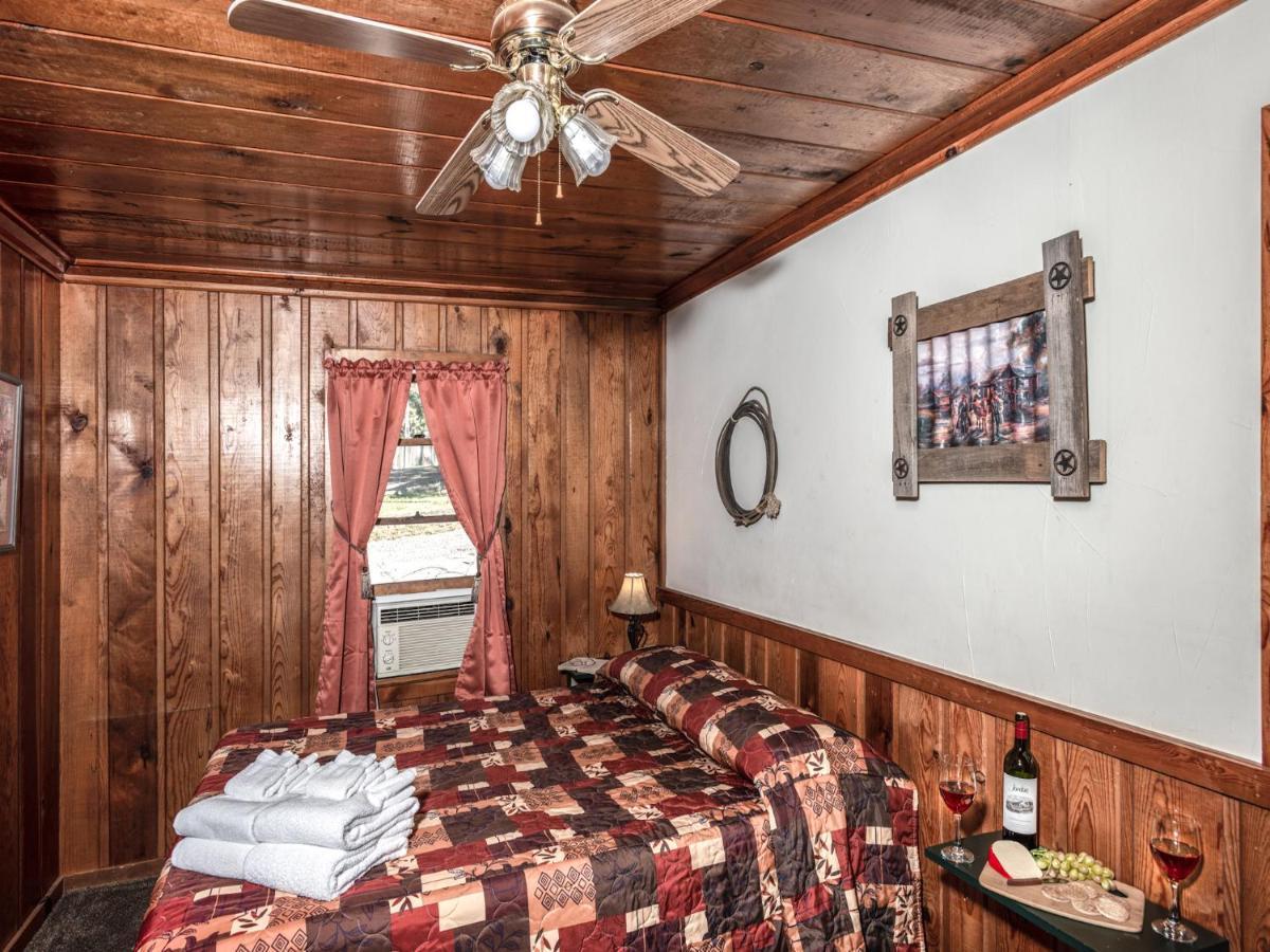 Apache Village Cabinette 15, Queen Bed, Midtown, Sleeps 2 Ruidoso Exteriör bild