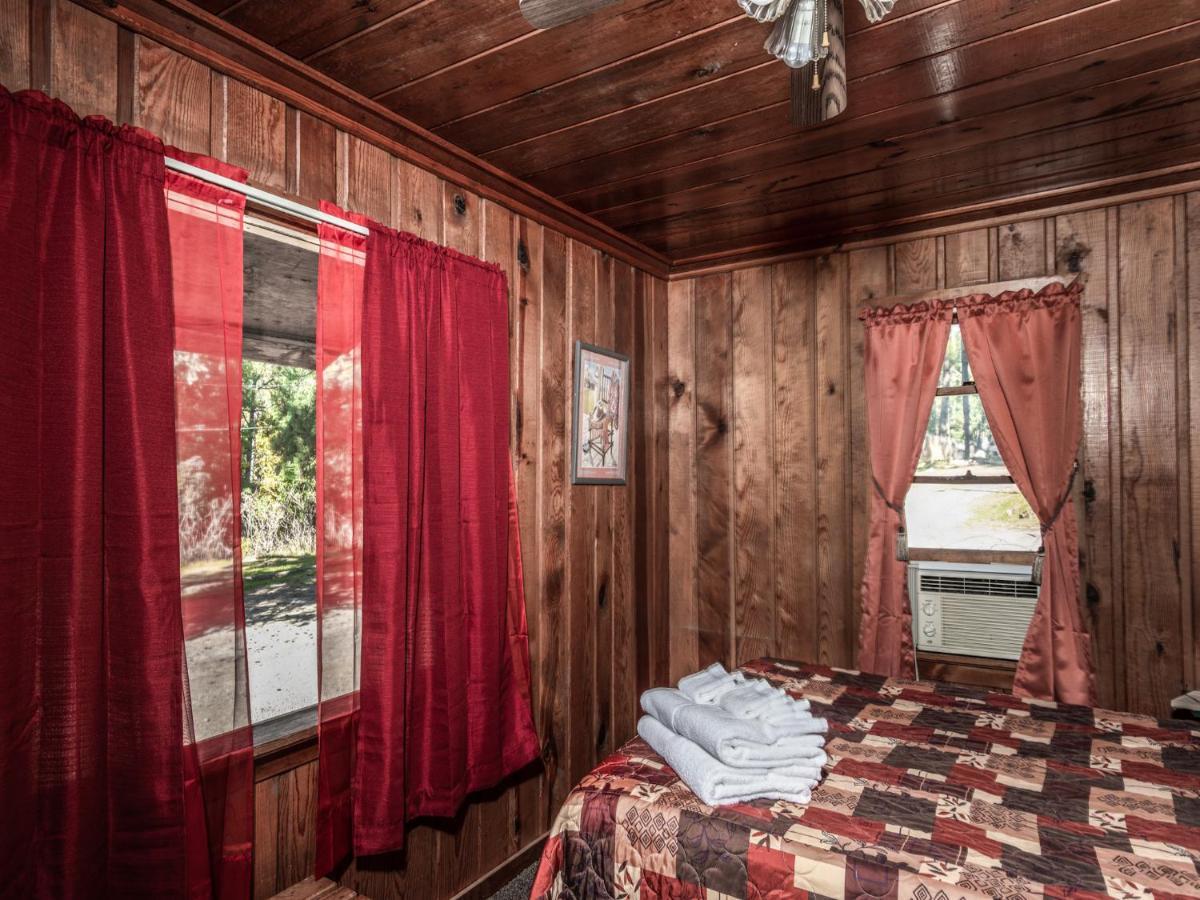 Apache Village Cabinette 15, Queen Bed, Midtown, Sleeps 2 Ruidoso Exteriör bild